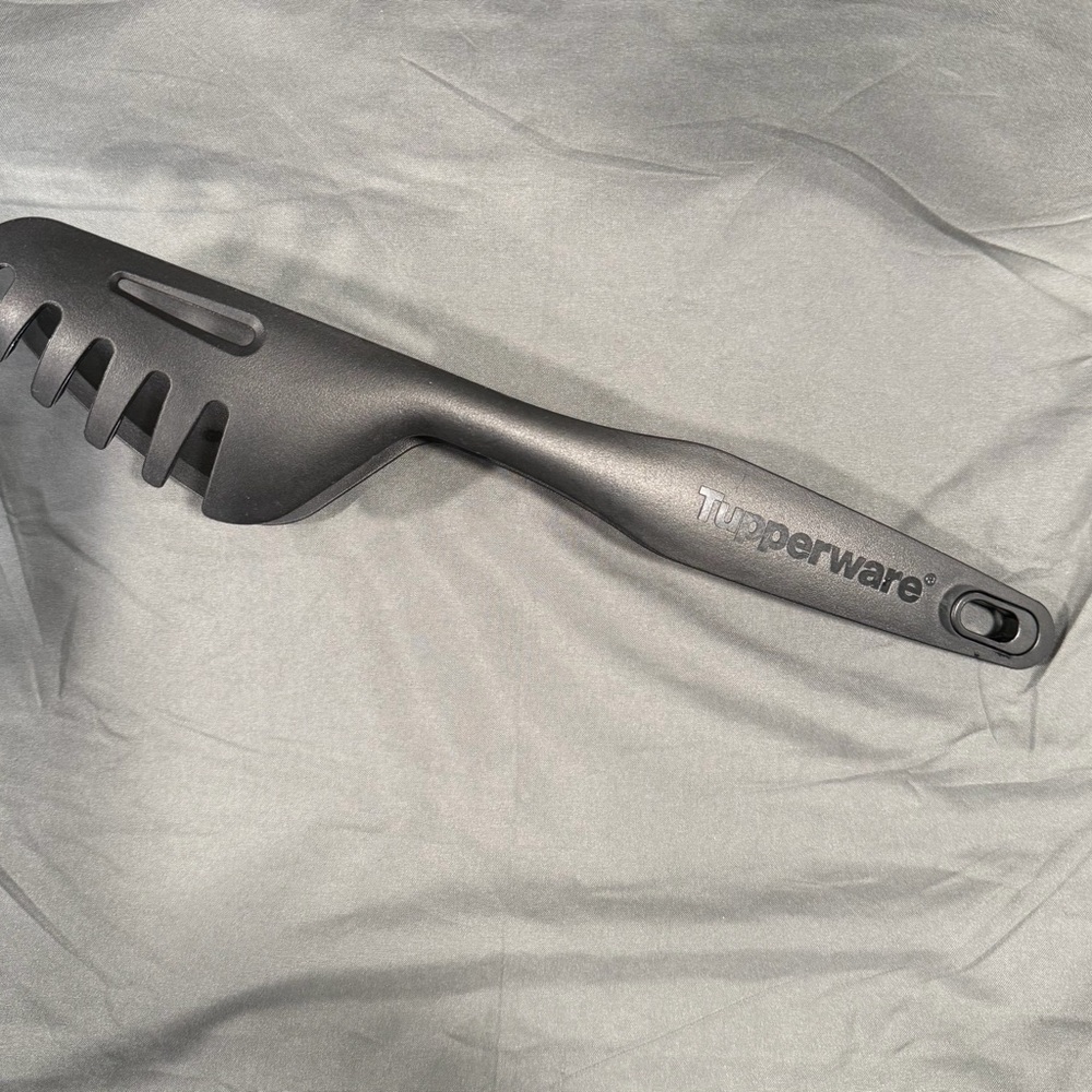 Tupperware Charcoal Pasta Server